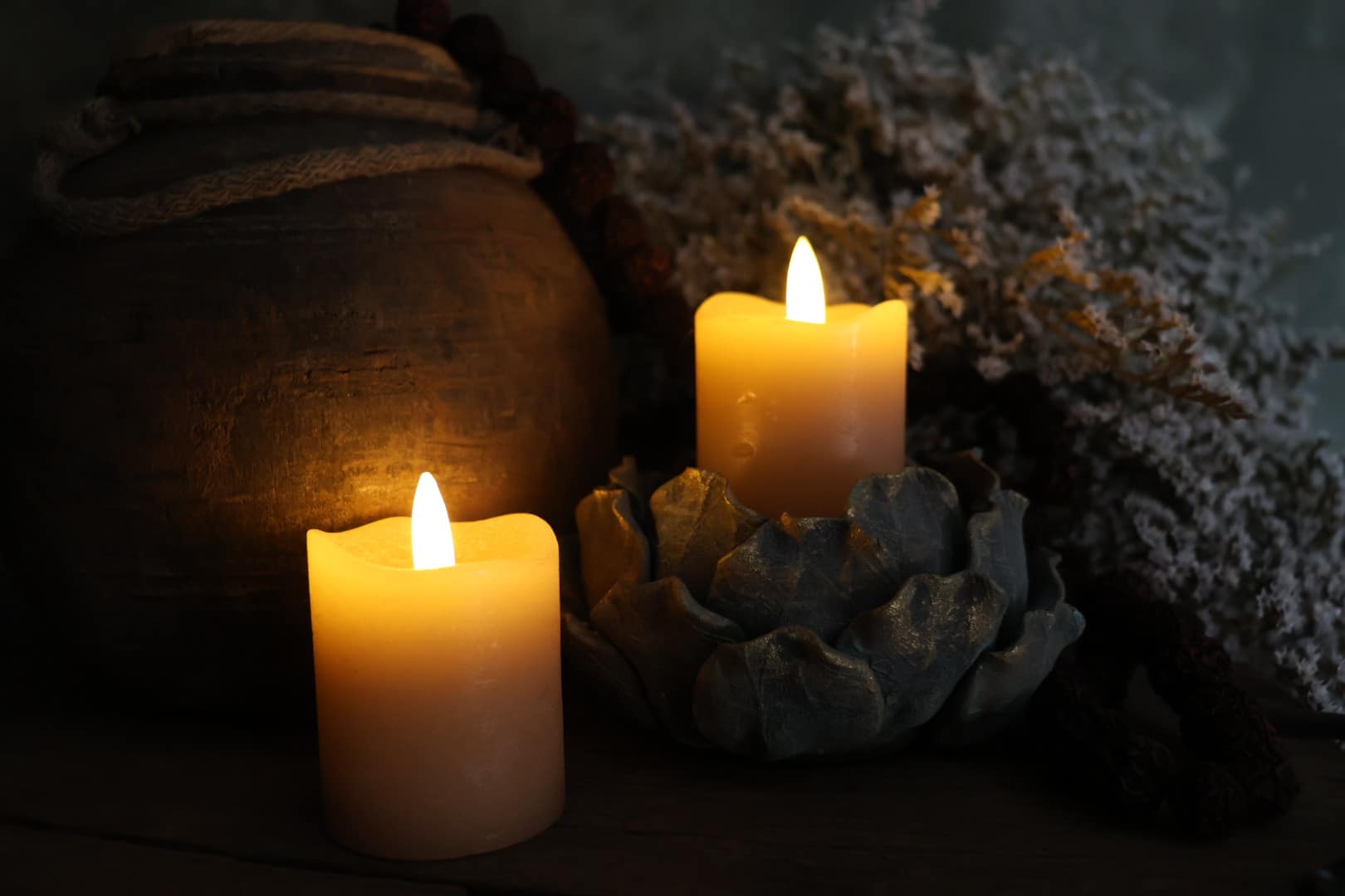 Set van 2 led stompkaarsen Ø 5 cm beige - Afbeelding 2