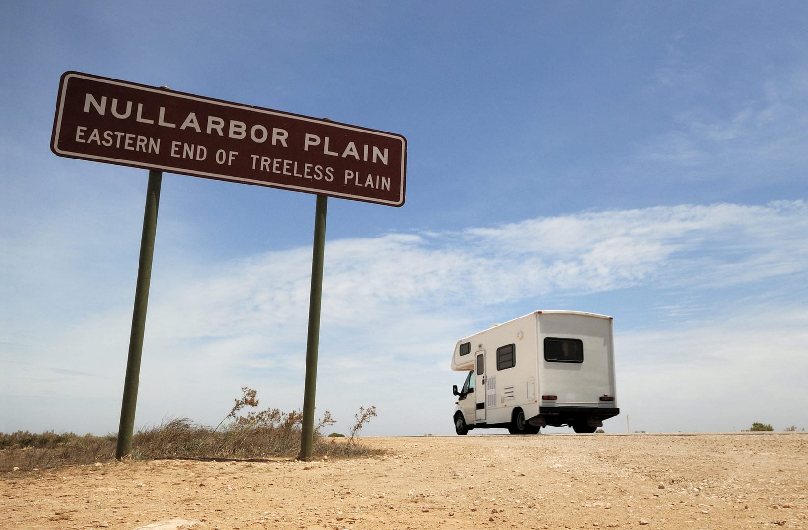 Nullarbor-plain-camper-australie-scaled-1
