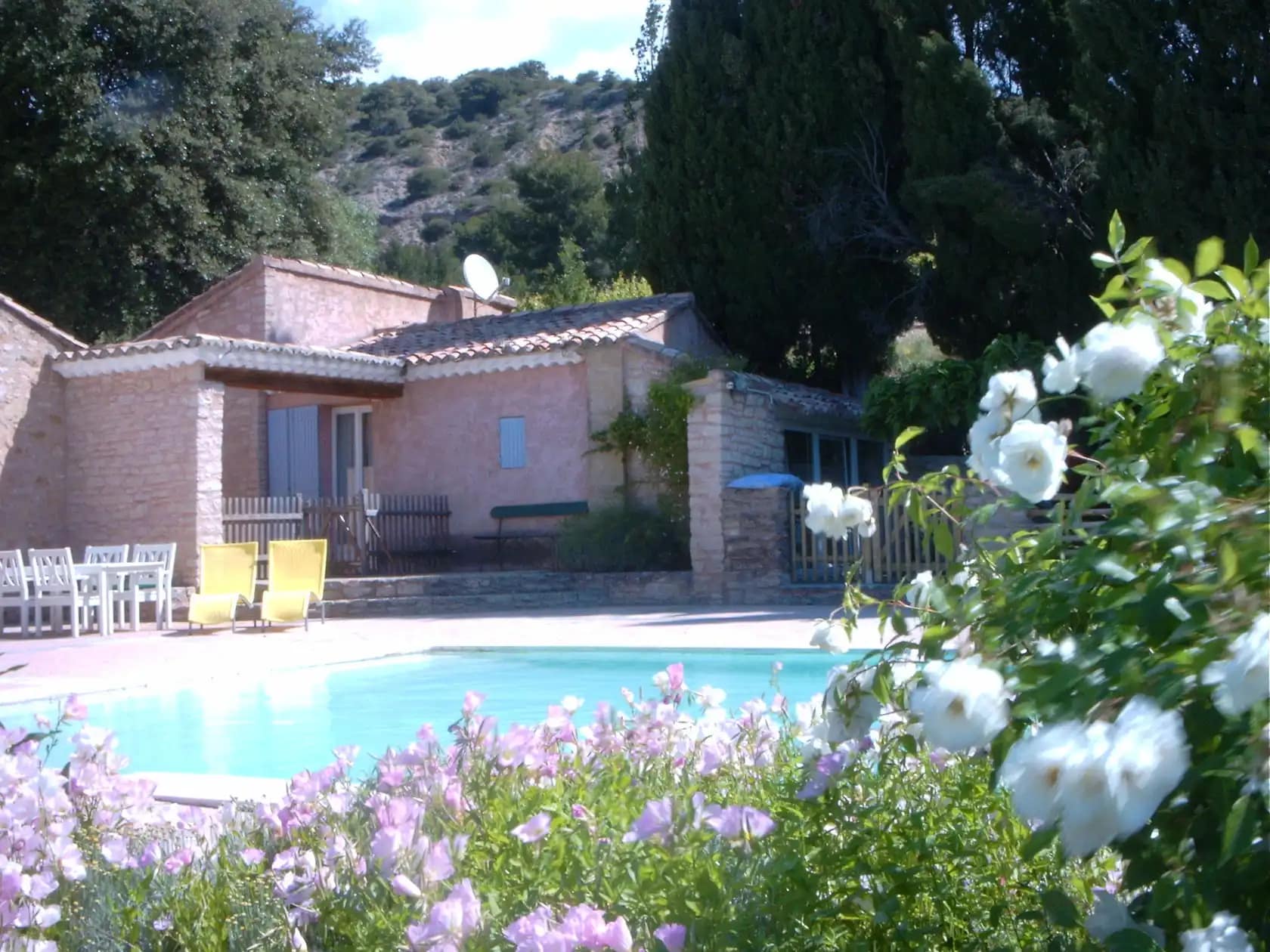 3735602782f8a18bbac20c6f1638682b