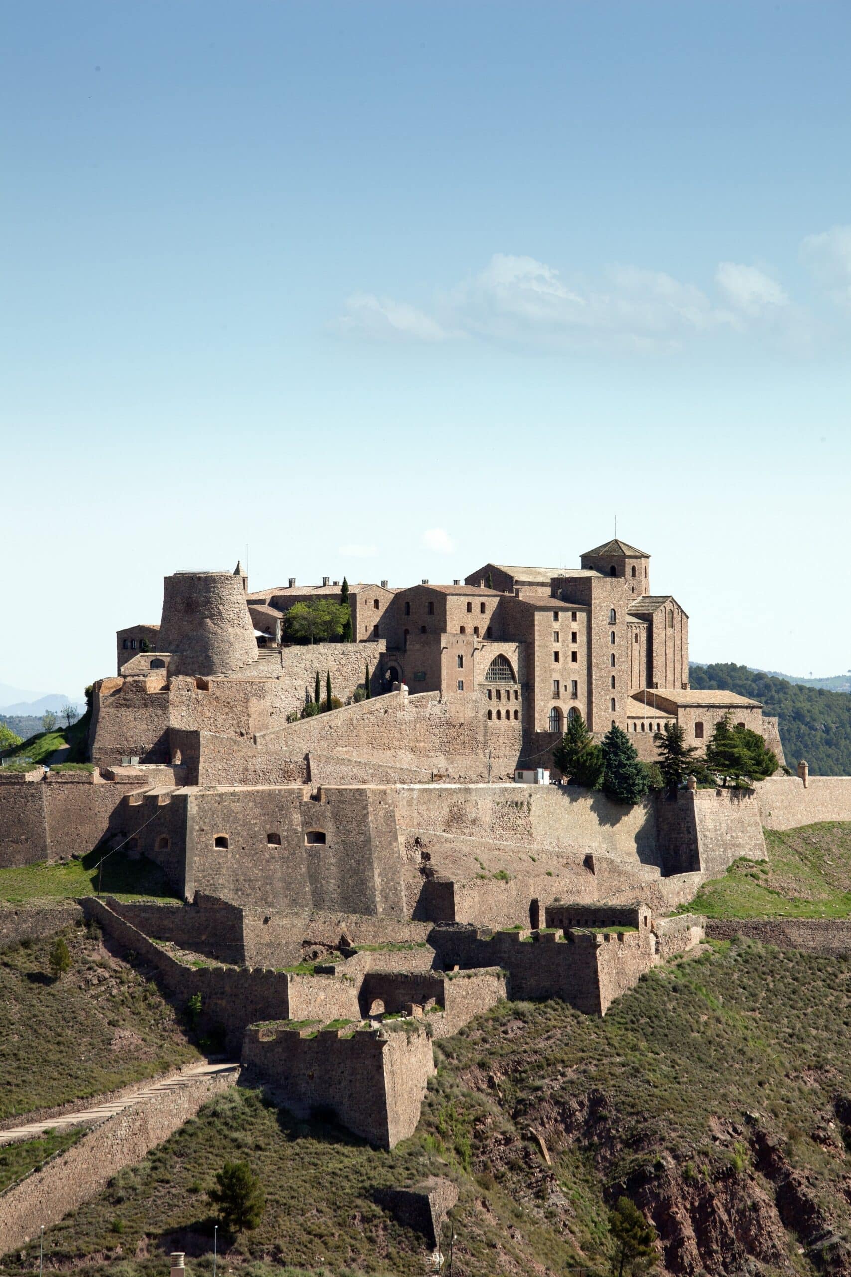 aHR0cHM6Ly9iMmRtYy53Mm0udHJhdmVsL2ltYWdlcy91cGxvYWQvaG90ZWxzLzc3NjcvUGFyYWRvcl9kZV9DYXJkb25hXzQuanBn