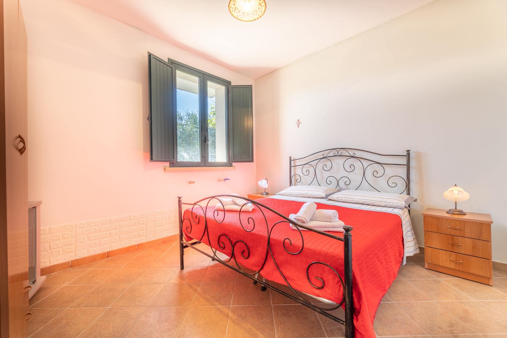 e021eed1-d842-4c41-851f-3dde9a404527