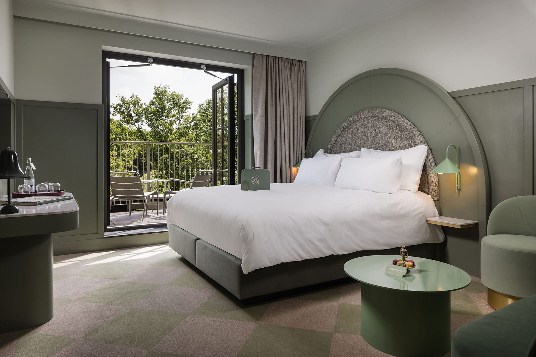 1800x1200-efteling-grand-hotel-junior-suite-balkon-5p-groen-slaapkamer-1