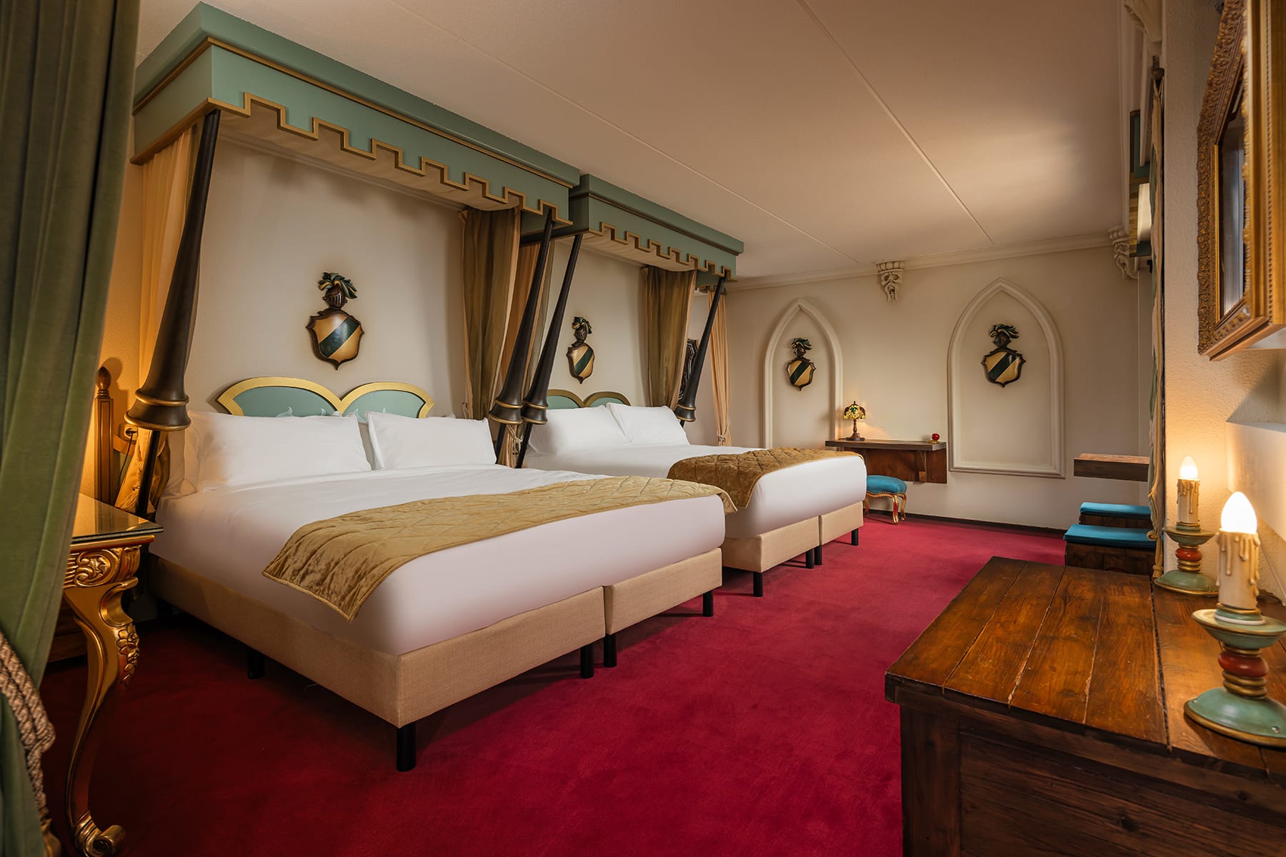 1800x1200-sneeuwwitje-suite-bedden