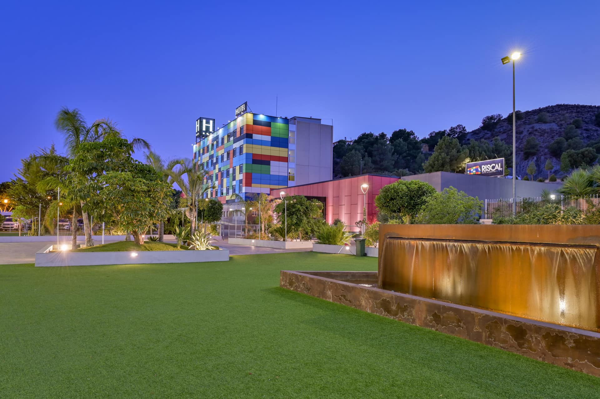 aHR0cHM6Ly9iMmRtYy53Mm0udHJhdmVsL2ltYWdlcy91cGxvYWQvaG90ZWxzLzY3MTgvZXh0ZXJpb3Jlcy5qcGc