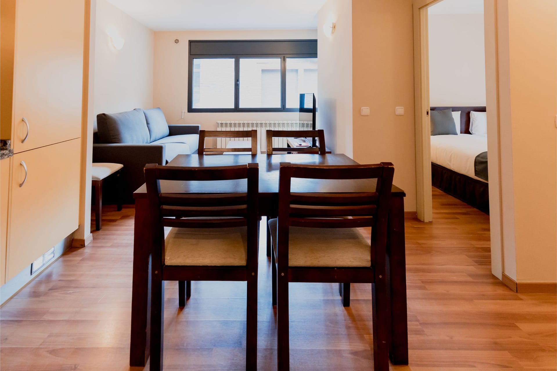 ef25f792-00fa-4476-93b0-b747940c2f93