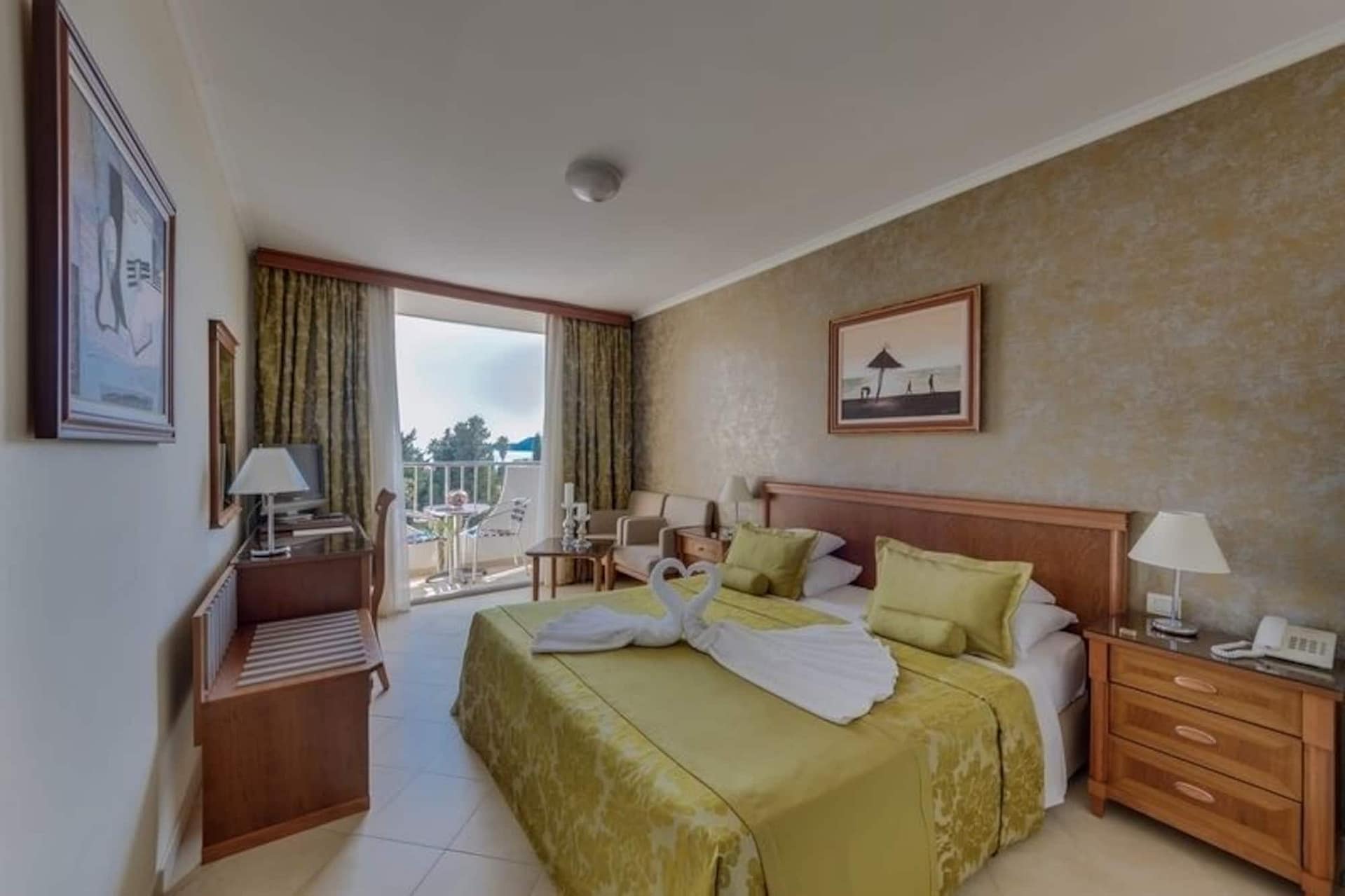 aHR0cHM6Ly9ob3RlbGltYWdlcy5zdW5ob3RlbHMubmV0L0hvdGVsSW5mby9ob3RlbEltYWdlRnVsbC5hc3B4P2lkPTEwMzkxMTQx