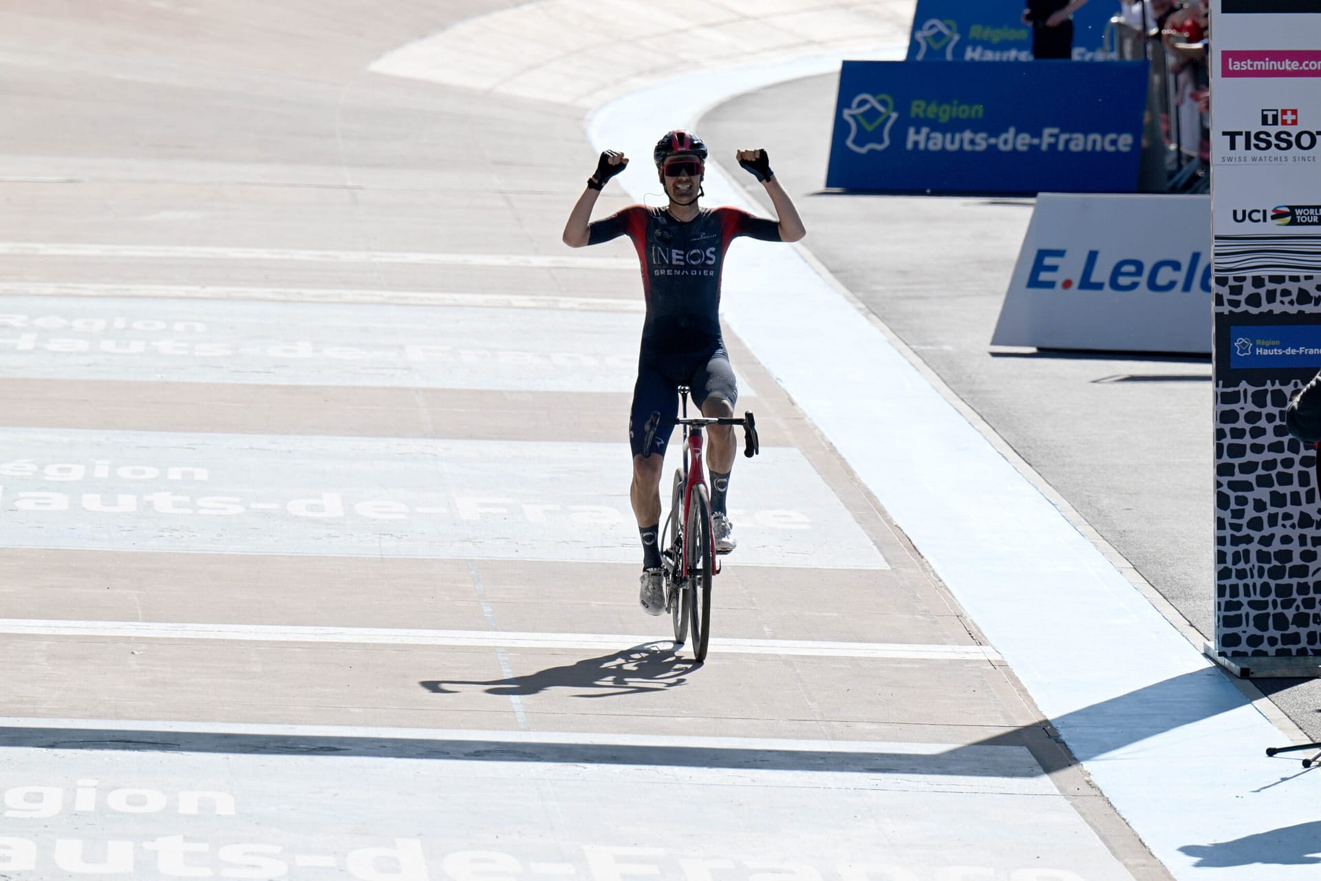 Dylan van Baarle, Ineos grenadiers, Parijs-Roubaix 2022, André Petrieux Velodrome