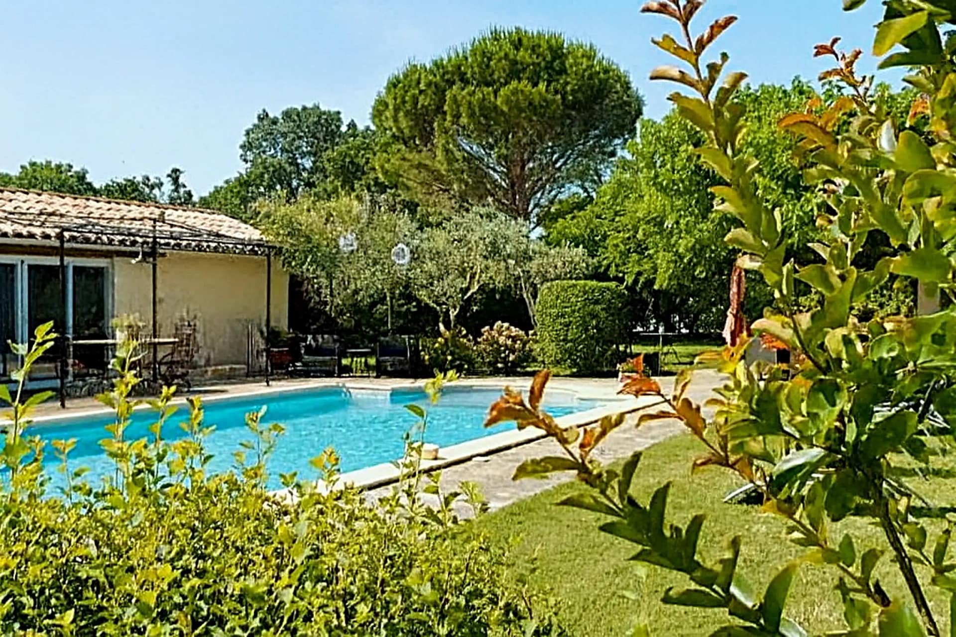 Jardin-piscine-vue-sur-suite-parentale-chambre-5