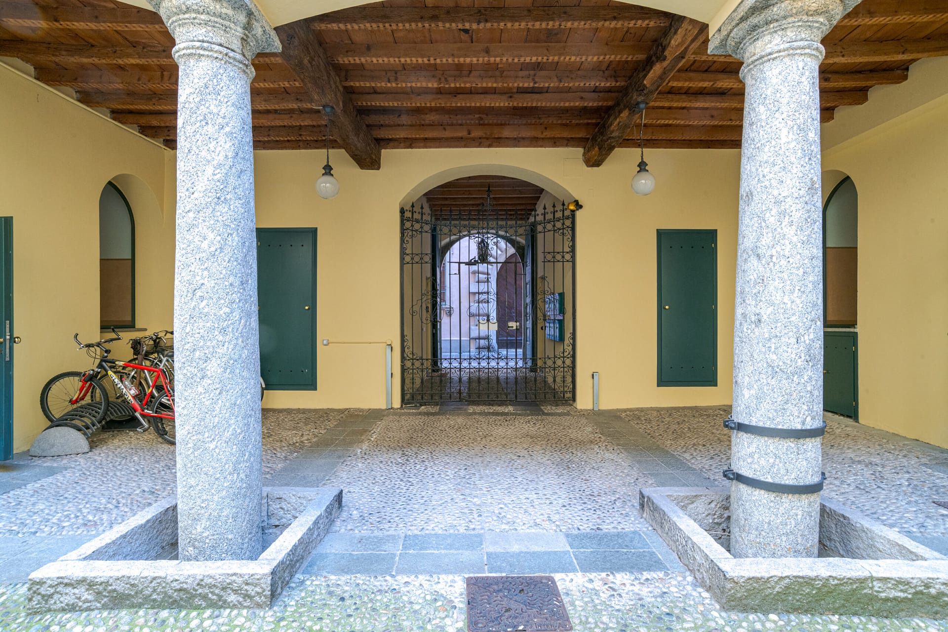 Hollyday Property Solutions-appartamenti via nata 17, Como
