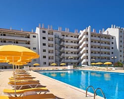 cheerfulway-minichoro-apartamentos-zwembad