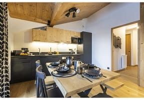 f4243b61-2ee7-4760-bd59-63b89bc72532