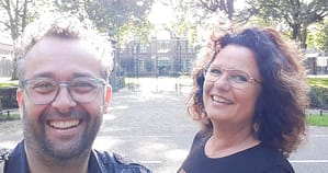 Dedemsvaartse kappers op weg naar Veldzicht om de patiënten te knippen