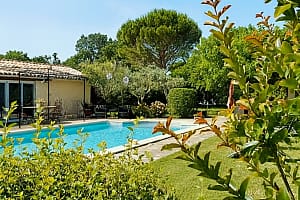 Jardin-piscine-vue-sur-suite-parentale-chambre-5