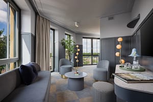 1800x1200-efteling-grand-hotel-torensuite-6p-blauw-woonkamer