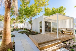 bungalow-neri-4-5-camping-costa-del-sol-glamping-village