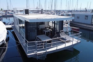 hausboot-family-friends-mit-hund-lp-8-