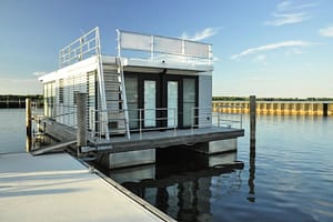 houseboat-leni-