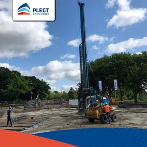 Eerste-palen-in-de-grond-1-bewerkt