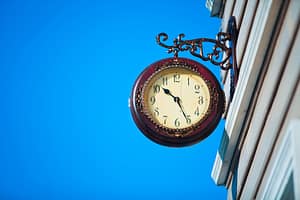 Lees meer over het artikel Heffing reclamebelasting voor klok aan gevel