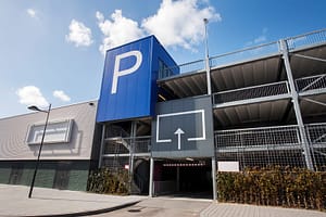 Lees meer over het artikel Parkeren bij attractiepark is aparte dienst