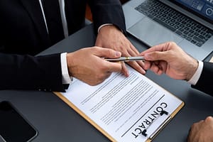 Lees meer over het artikel Papier telt: vast contract zonder schriftelijke vastlegging kost werkgever geld