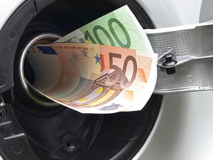 Lees meer over het artikel Vanaf 2027 extra belasting op fossiele brandstofauto van de zaak