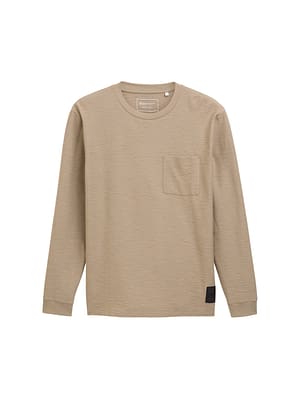 Long-sleeved shirt with breast pocket