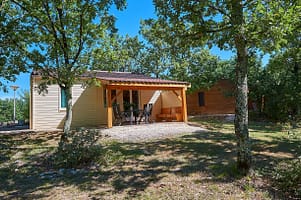 grillon-1-village-des-cigales-frankrijk-vakantiepark-dordogne-lot-mauroux-zwembad-restaurant