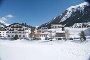 aW1hZ2VzLXR3ZC13aGl0ZWxhYmVsLXByZC9kZWpvbmdpbnRyYS9hSFIwY0hNNkx5OXBiV0ZuWlhNdVpHVnFiMjVuYVc1MGNtRXVibXd2WVhOelpYUXZhVzFoWjJVdk1qUXdPR0k1TmpJdE5HRmtaaTAwWTJKbUxUa3hOekV0TUdWaVlUZ3daalppT0dKaUwxY3ZTQQ