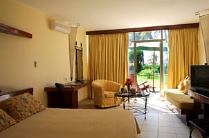 aHR0cHM6Ly9ob3RlbGltYWdlcy5zdW5ob3RlbHMubmV0L0hvdGVsSW5mby9ob3RlbEltYWdlRnVsbC5hc3B4P2lkPTY3MDYxMzc