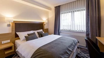 115791_004e9ca48d09423f3f9329c51e4925f6