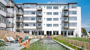 275752_westbay-natuurzwembad