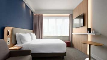 283269_queen-sofa-room-07