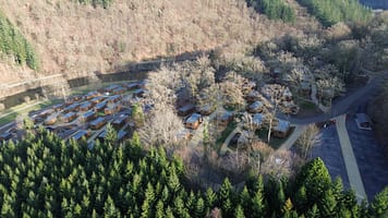 vakantiepark-hameau-de-lourthe-vakantiepark-belgisch-luxemburg-houffalize-69451cda982bc