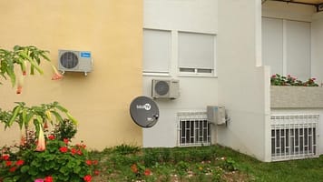 aHR0cDovL3Bob3Rvcy5ob3RlbGJlZHMuY29tL2dpYXRhL3hsLzE4LzE4ODc2NS8xODg3NjVhX2hiX2FfMDEzLkpQRw