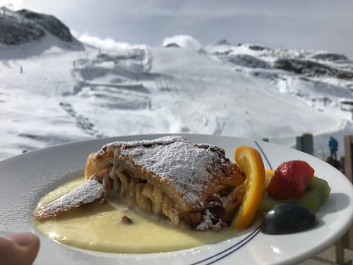Apfelstrudel met vanillesaus echt Oostenrijks