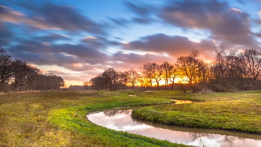 Het stroomdal landschap van de Drentse AA