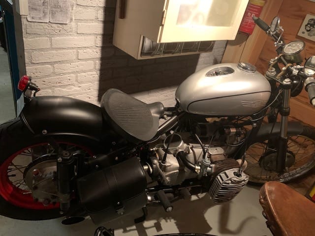 Ural-N62-met-K750-Dnjepr-blok-uit-1961