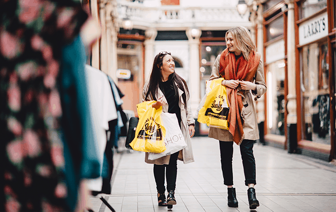 Shoppen tot je niet meer kunt tijdens een minicruise Hull