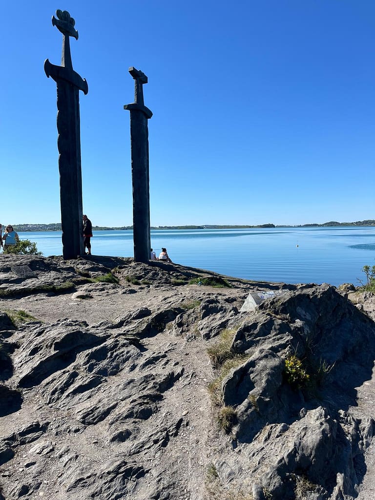 Camperreis Scandinavië: De drie zwaarden bij Stavanger 
