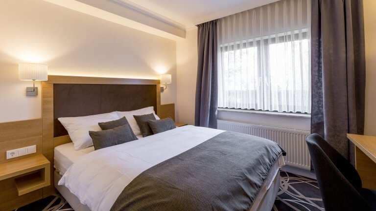 115791_004e9ca48d09423f3f9329c51e4925f6