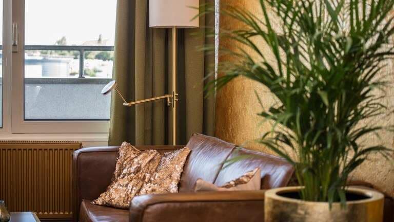 135585_e42fda42a9e7d934257d3d59e13e0147