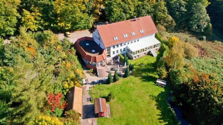 185522_d92781e96e5b953b421f03fb324eecac