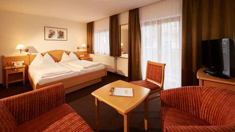 205831_245935708d3144a05b2605963dba4b26