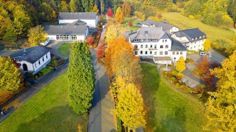 232873_dorint-parkhotel-siegen-aussenansicht-drohnenaufnahme