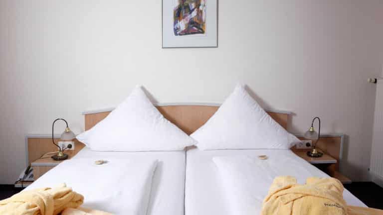 99542_76c7830adcdf9e7da161bd0bec967665