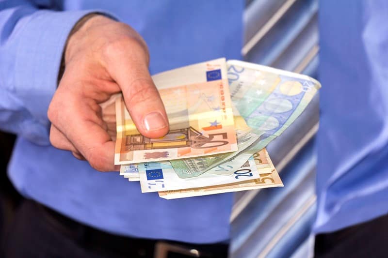 Je bekijkt nu Cashbonus ipv aandelenrechten: mag een voorziening?