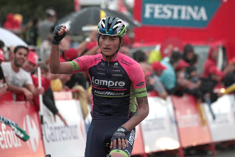 Anacona Gomez raises his fist after winning the Vuelta a España stage at Valdelinares.