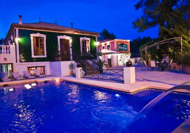 aHR0cDovL3Bob3Rvcy5ob3RlbGJlZHMuY29tL2dpYXRhL2JpZ2dlci8yMS8yMTU3NzQvMjE1Nzc0YV9oYl9wXzAwMS5qcGc