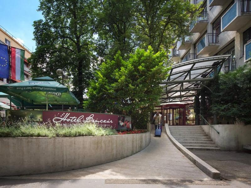 hongarije-budapest-budapest-benczur-ji-80040_1